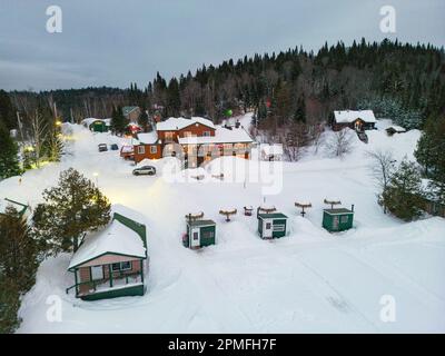 Canada, province de Québec, Lac des Iles, domaine de Bazinet pourvoirie (vue aérienne) Banque D'Images