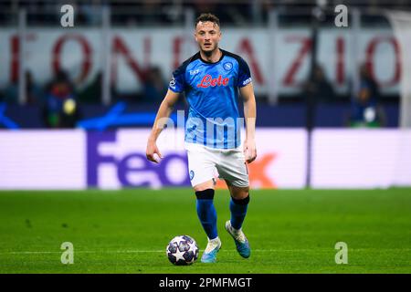 Milan, Italie. 12 avril 2023. Amir Rrahmani de la SSC Napoli en action lors du quart de finale de l'UEFA Champions League, match de football de première jambe entre l'AC Milan et la SSC Napoli. Credit: Nicolò Campo/Alay Live News Banque D'Images