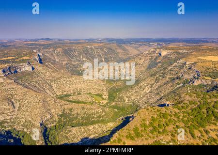 Vue aérienne du Grand site du Cirque des Navacelles dans les Gorges la vis à Cevennesof, Causse de Blandas calcaire karst plateau de montagne en Occitanie, Banque D'Images