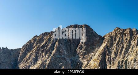 Gerlachovsky stit et Zadny Gerlach de Vychodna Vysoka sommet de montagne dans les hautes montagnes Tatras en Slovaquie pendant la fin de la journée d'été avec claire s Banque D'Images