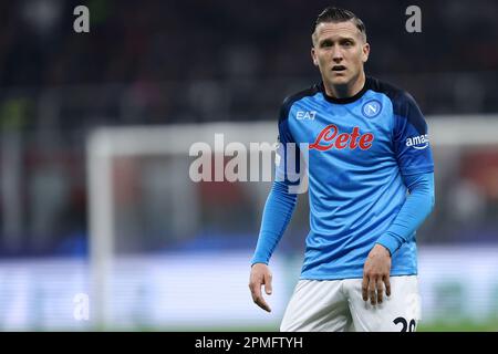 Milan, Italie. 12th avril 2023. Piotr Zielinski de la SSC Napoli regarde pendant le quart de finale de la Ligue des champions de l'UEFA, première étape du match entre l'AC Milan et la SSC Napoli au stade Giuseppe Meazza sur 12 avril 2023 à Milan, en Italie. Credit: Marco Canoniero / Alamy Live News Banque D'Images