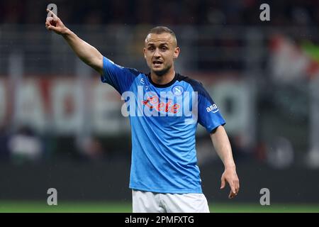 Milan, Italie. 12th avril 2023. Stanislav Lobotka de la SSC Napoli gestes lors du quart de finale de la Ligue des champions de l'UEFA première jambe match entre l'AC Milan et la SSC Napoli au stade Giuseppe Meazza sur 12 avril 2023 à Milan, en Italie. Credit: Marco Canoniero / Alamy Live News Banque D'Images