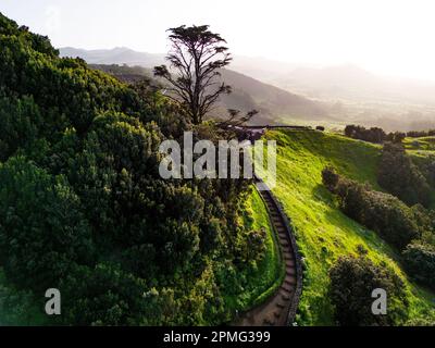 Vue aérienne sur les collines volcaniques vertes près de la Villa de Valverde sur l'île El Hierro. Îles Canaries, Espagne. Banque D'Images