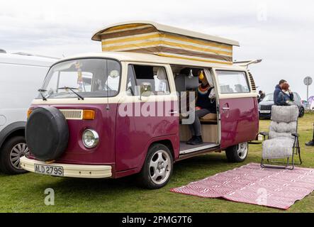 Avril 2023 - VW Bay Window Camper avec toit escamotable, Banque D'Images