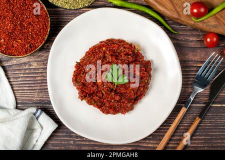 Piment chaud sauce harissa. pâte de piment rouge ou adjika. Vue de dessus Banque D'Images