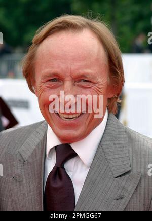 ARCHIVE PHOTO: Claus-Theo GAERTNER fête son anniversaire de 80th sur 19 avril 2023, Claus-Theo GAERTNER, Allemagne, acteur, Portrait, portrait, format vertical, lors de la présentation du Prix du film allemand à Berlin, 8 juillet 2005. ? Banque D'Images