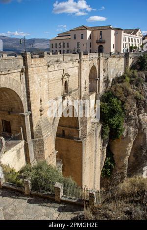 RONDA, ANDALOUSIE, ESPAGNE - 4 NOVEMBRE 2021 le nouveau pont Banque D'Images