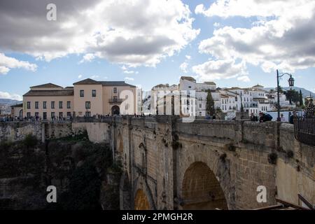 RONDA, ANDALOUSIE, ESPAGNE - 4 NOVEMBRE 2021 le nouveau pont Banque D'Images