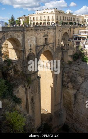 RONDA, ANDALOUSIE, ESPAGNE - 4 NOVEMBRE 2021 le nouveau pont Banque D'Images