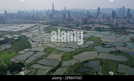 Vue générale du point de contrôle de Lok Ma Chau à la frontière nord-ouest à Hong Kong. Le Plan quinquennal 14th indique un soutien clair au développement de Hong Kong en une plaque tournante internationale de l'innovation et de la technologie (I&T), et inclut la boucle Shenzhen-Hong Kong comme l'une des quatre principales plates-formes de coopération dans la région métropolitaine de Guangdong-Hong Kong-Macao (GBA). Photo de Ma TSO Lung à Lok Ma Chau. 03MAY22. SCMP / TSE de mai Banque D'Images