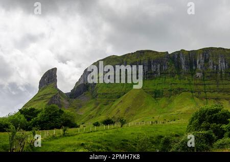 Eagle's Rock dans le comté de Leitrim Irlande fait partie de la chaîne de montagnes Dartry et est un lieu de randonnée populaire pour les touristes du monde entier Banque D'Images