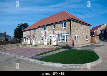 Inoccupé, maisons de Newbuild sur Millers Retreat, un nouveau développement de logements en cours de construction sur des terres vertes à la lisière de Walmer, Deal, Banque D'Images