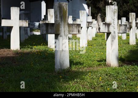 Printemps dans le cimetière italien, Zeitelnik, Thessalonique Banque D'Images