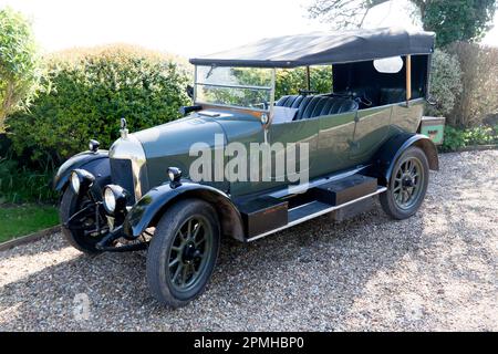 Vue des trois quarts de l'avant d'un 1925, Morris Cowley Bullnose, garé près du moulin à vent Ripple, Ringwrid, Kent Banque D'Images