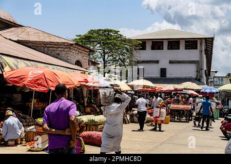 Marché dans la vieille ville, Stone Town, Zanzibar, Tanzanie, Afrique de l'est, Afrique Banque D'Images