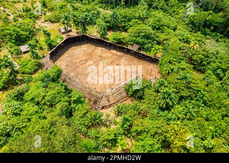 Aérienne d'un shabono (yanos), les habitations traditionnelles communales des tribus yanomami du sud du Venezuela, Venezuela, Amérique du Sud Banque D'Images