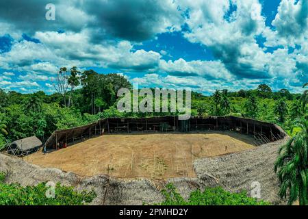 Aérienne d'un shabono (yanos), les habitations traditionnelles communales des tribus yanomami du sud du Venezuela, Venezuela, Amérique du Sud Banque D'Images