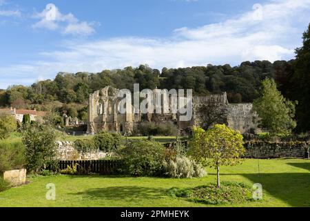 Vue sur l'abbaye de Rievaulx le 17th octobre 2022 à Rievaulx, dans le parc national des Moors de North York, en Angleterre. Crédit : nouvelles SMP Banque D'Images