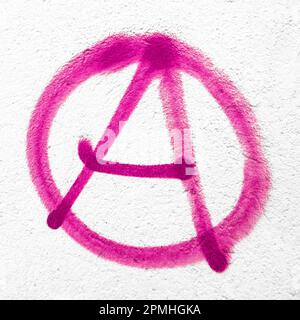 Symbole anarchie rose sur le mur. Idéal pour les textures, les arrière-plans et les concepts. Copier l'espace. Banque D'Images