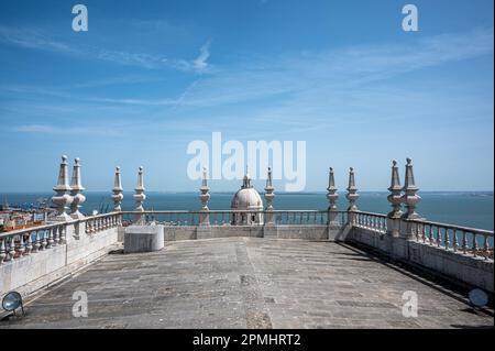 Vue sur l'église du Panthéon national de Santa Engracia à Lisbonne, Portugal Banque D'Images