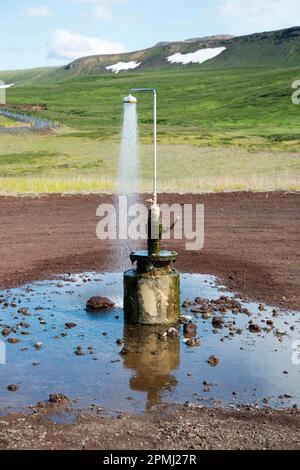 Douche chaude près du volcan Krafla, Islande Banque D'Images