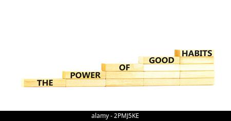Le symbole de la puissance des bonnes habitudes. Concept mots la puissance de bonnes habitudes sur bloc de bois. Magnifique table blanche fond blanc. Business la puissance de Banque D'Images
