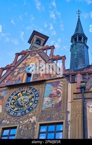 Ulm, Bade-Wurtemberg, Allemagne, Europe, horloge astronomique sur le pignon est de l'Hôtel de ville d'Ulm, un chef-d'œuvre du 16th siècle. Banque D'Images