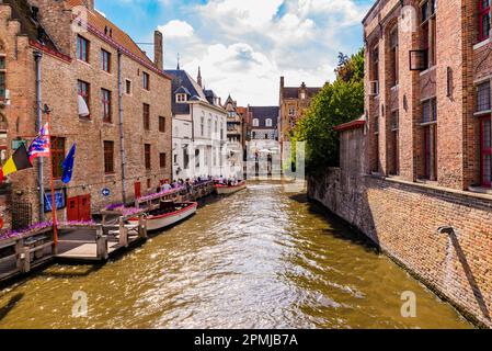 Canal de Groenerei vu depuis le pont Blind Donkey. Bruges, Flandre Occidentale, Belgique, Europe Banque D'Images