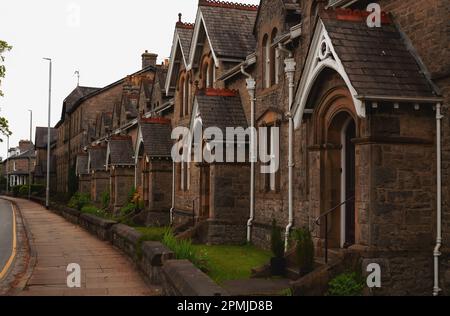 Rangée de maisons mitoyennes typiquement anglais Banque D'Images
