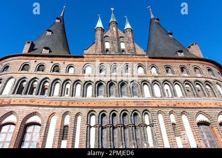 15th Century Holstentor (porte Holsten), Holstentorplatz, Lübeck, Schleswig-Holstein, République fédérale d'Allemagne Banque D'Images