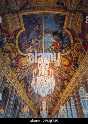 Galerie des glaces (Galerie des glaces) dans le palais de Versailles, France. La résidence du roi Louis XIV Banque D'Images
