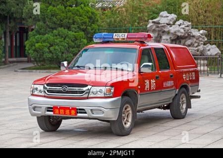 Pékin, Chine - 08 août 2018 : voiture de police garée dans un parc public. Banque D'Images