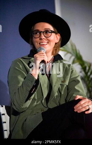 13 avril 2023, Anaheim, Californie, Etats-Unis: BRANDI CARLILE est interviewé lors de la session TEC Tracks, sur la production et la découverte de l'artiste dans le studio. Les sujets abordés incluent son approche de la production de disques, les leçons qu'elle a apprises lors du passage de l'artiste/auteur-compositeur à l'producteur. (Credit image: © Dave Safley/ZUMA Press Wire) USAGE ÉDITORIAL SEULEMENT! Non destiné À un usage commercial ! Banque D'Images