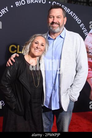 Los Angeles, Californie, États-Unis . 13th avril 2023 l'actrice Ricki Lake et son mari Ross Burningham assistent à la soirée d'ouverture du festival de cinéma classique 2023 de la MCT au TCL Chinese Theatre on 13 avril 2023 à Los Angeles, Californie, États-Unis. Photo de Barry King/Alay Live News Banque D'Images