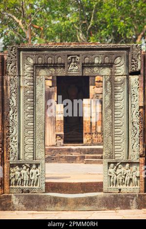 Détails de sculpture sur l'entrée principale du monastère de Ratnagiri, Odisha, Inde. Banque D'Images