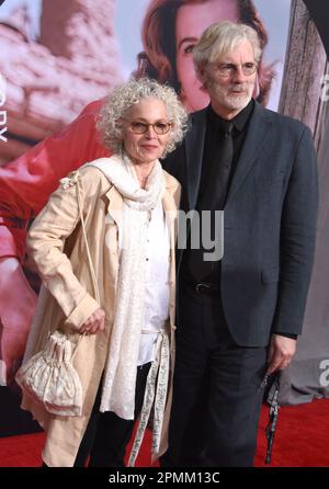 Los Angeles, Californie, États-Unis . 13th avril 2023 l'actrice Amy Irving et le directeur de mari Kenneth Bowser assistent à la soirée d'ouverture du festival de film classique de TCM 2023 au TCL Chinese Theatre on 13 avril 2023 à Los Angeles, Californie, États-Unis. Photo de Barry King/Alay Live News Banque D'Images