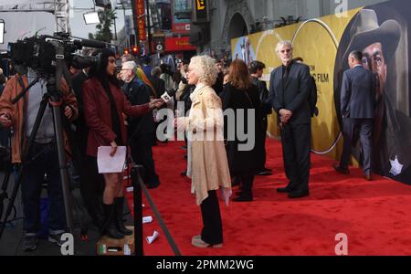 Los Angeles, Californie, États-Unis . 13th avril 2023 l'actrice Amy Irving et le directeur de mari Kenneth Bowser assistent à la soirée d'ouverture du festival de film classique de TCM 2023 au TCL Chinese Theatre on 13 avril 2023 à Los Angeles, Californie, États-Unis. Photo de Barry King/Alay Live News Banque D'Images