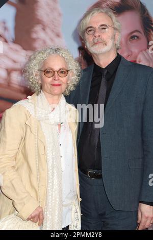 Californie, États-Unis. 13th avril 2023. Amy Irving, Kenneth Bowser sur le tapis rouge pour la première mondiale de 4K Restauration de Rio Bravo présenté comme la nuit d'ouverture du Festival de film classique de TCM 2023 tenu au Théâtre chinois de TCL à Hollywood, CA photo par Izumi Hasegawa/Hollywood News Wire Inc Crédit : Hollywood News Wire Inc./Alay Live News Banque D'Images