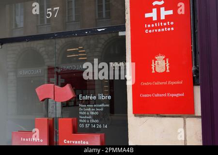 Bordeaux , Aquitaine France - 04 10 2023 : entrée de l'instituto cervantes pour l'enseignement de l'enseignement espagnol en Espagne et dans le monde Banque D'Images