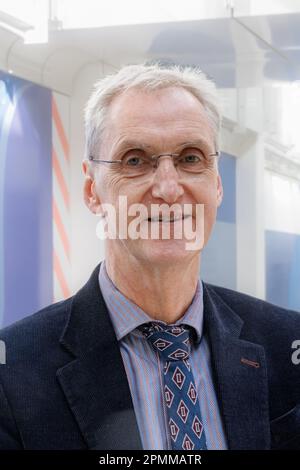 Hambourg, Allemagne. 27th mars 2023. Arne Nilsson, porte-parole de la direction de Fördern&Wohnen, se trouve dans un refuge pour réfugiés. Credit: Markus Scholz/dpa/Alay Live News Banque D'Images