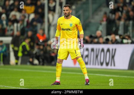 Turin, Italie. 13th avril 2023. Antonio Adan de Sporting vu lors du match de football de l'UEFA Europa League 2022/2023 entre Juventus FC et Sporting au stade Allianz. Score final; Juventus 1:0 Sporting. Crédit : SOPA Images Limited/Alamy Live News Banque D'Images