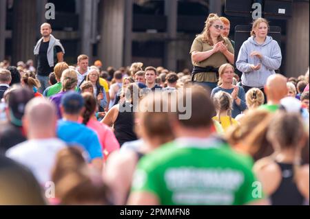 La foule regarde la Great North Run 2022, Newcastle upon Tyne, Royaume-Uni Banque D'Images
