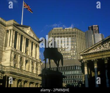 1987 HISTORIQUE BANQUE D'ANGLETERRE STATUE DE WELLINGTON QUARTIER FINANCIER DE LA BOURSE ROYALE LONDRES ANGLETERRE ROYAUME-UNI Banque D'Images