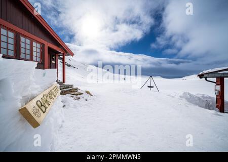 Café et bar en plein air à l'hébergement DNT Rondvassbu Lodge dans le parc national de Rondane, Norvège Banque D'Images