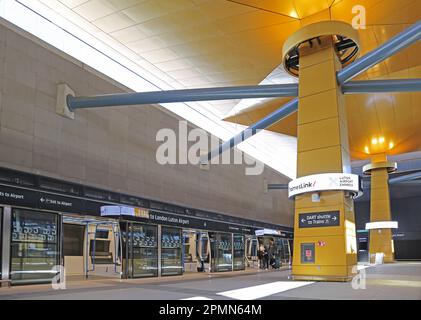 Nouveau système de transport de passagers DART de l'aéroport de Luton qui relie maintenant l'aéroport à la station Luton Airport Parkway. Hall de la gare de l'aéroport. Ouvert en mars 2023. Banque D'Images