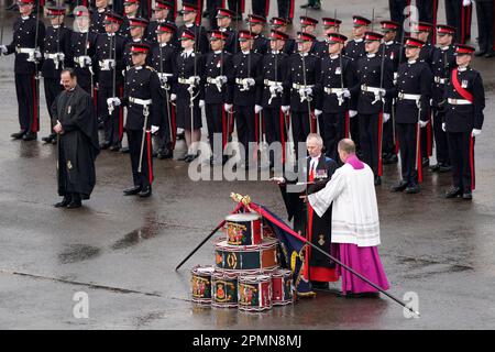 Les nouvelles couleurs (drapeau) sont bénies lors de la Parade de Sovereign de 200th à l'Académie militaire royale de Sandhurst (RMA) à Camberley, Surrey. Date de la photo: Vendredi 14 avril 2023. Banque D'Images