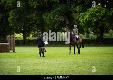 Le Al Shira'aa Hickstead Derby rencontre les sentiers de chevaux à Hickstead Banque D'Images