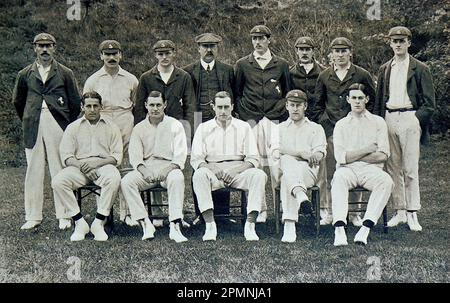 L'équipe de cricket de Kent, 1909. Rangée arrière : Fielder, Huish, Seymour, Hearne (scorer), Woolley, Fairservice, Humphreys, Blythe. Rangée avant : Hutchings, S.H. Day, Mason, Carr, A.P. Day. D'une année liée: La merveilleuse année, 1909. Un compte rendu illustré des réalisations et des événements marquants du Daily News, Londres et Manchester, publié par Headley Brothers, 1909. Banque D'Images