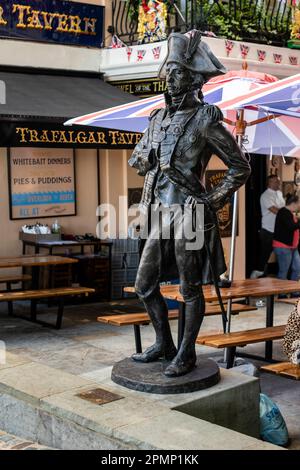 Trafalgar Tavern, Greenwich, statue de Lord Nelson, London Pub Banque D'Images