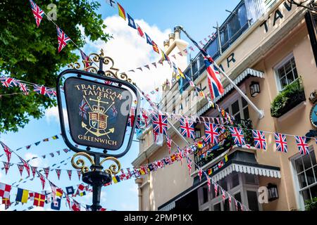 Trafalgar Tavern, Greenwich, London Pub beaucoup de petits pains et de signalisation à l'extérieur du pub britannique traditionnel Banque D'Images